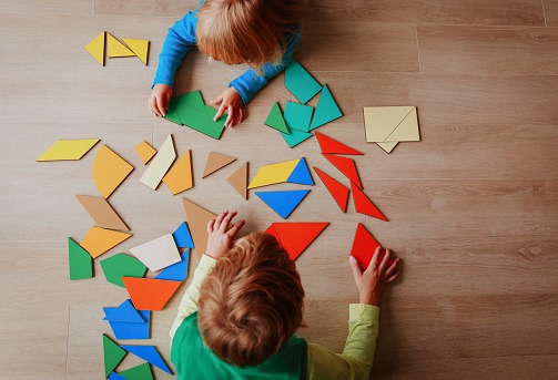 Niños en mates creativas
