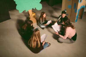 Niños en clases de teatro para colegios