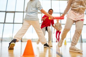 Grupo de niños en extraescolar deportiva para colegios